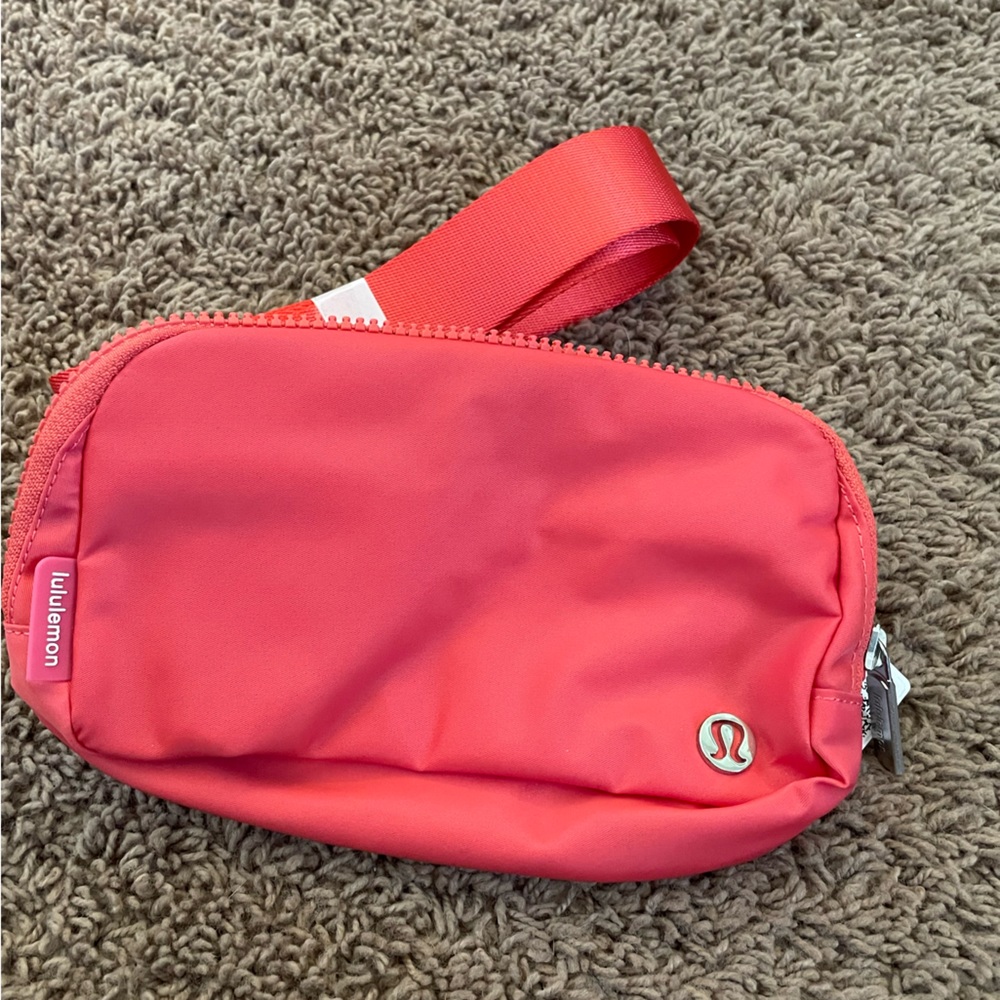 NWT lululemon everywhere belt bag 1L